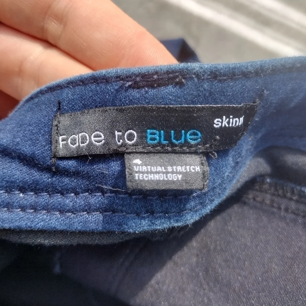 Fade to Blue Skinny Jeans size 4 dark wash stretch denim FTB pants